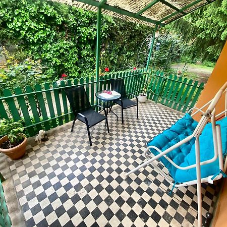 Grany'S Retro Guesthouse Near Budapest Airport Vecsés Esterno foto