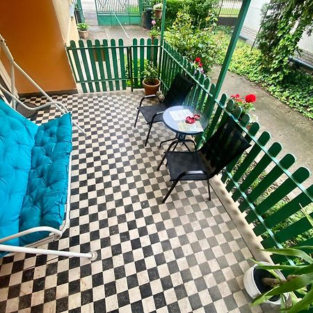 Grany'S Retro Guesthouse Near Budapest Airport Vecsés Esterno foto