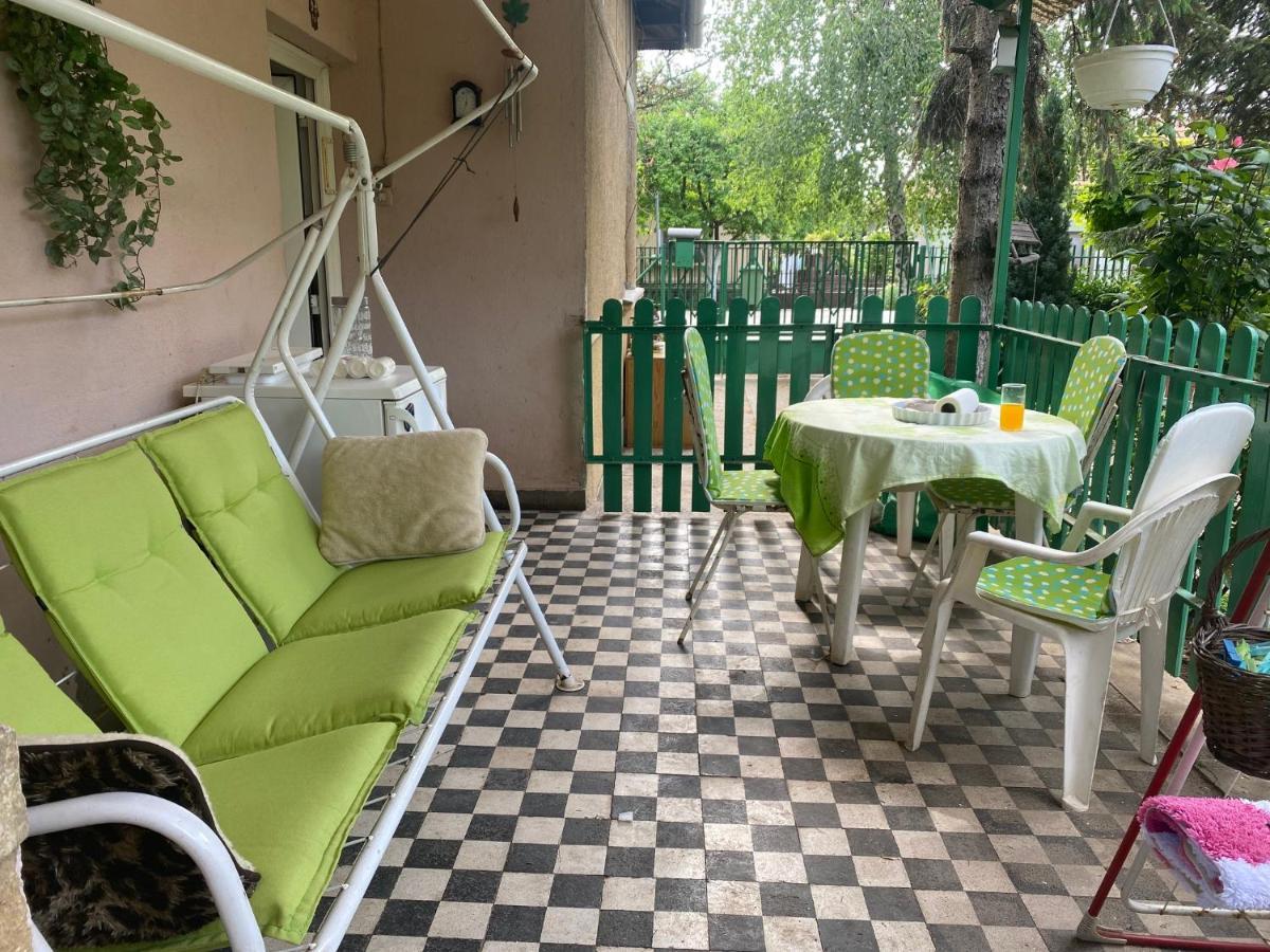 Grany'S Retro Guesthouse Near Budapest Airport Vecsés Esterno foto