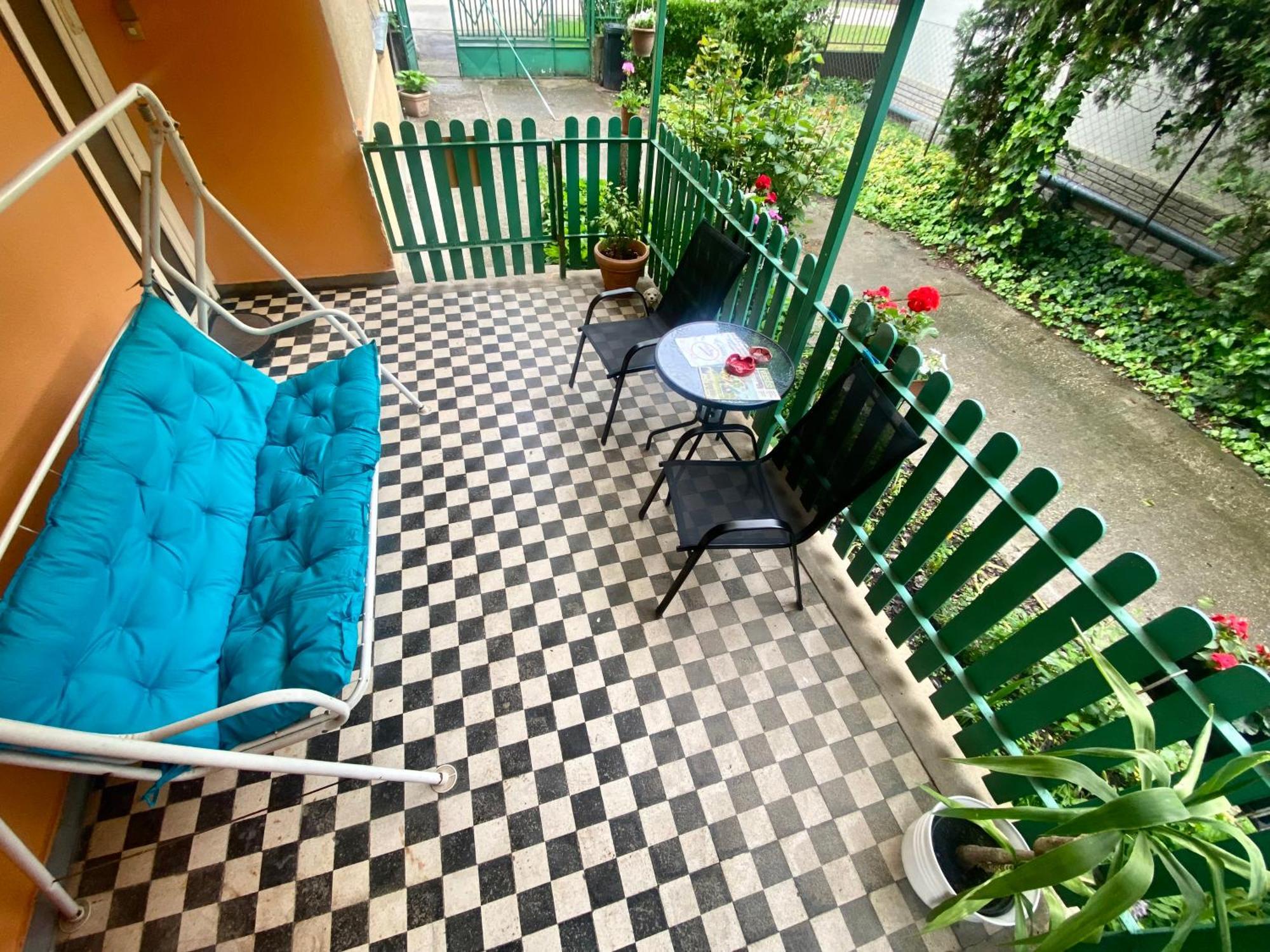 Grany'S Retro Guesthouse Near Budapest Airport Vecsés Esterno foto